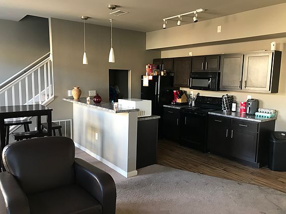 3rd image of 601 W Bacon St