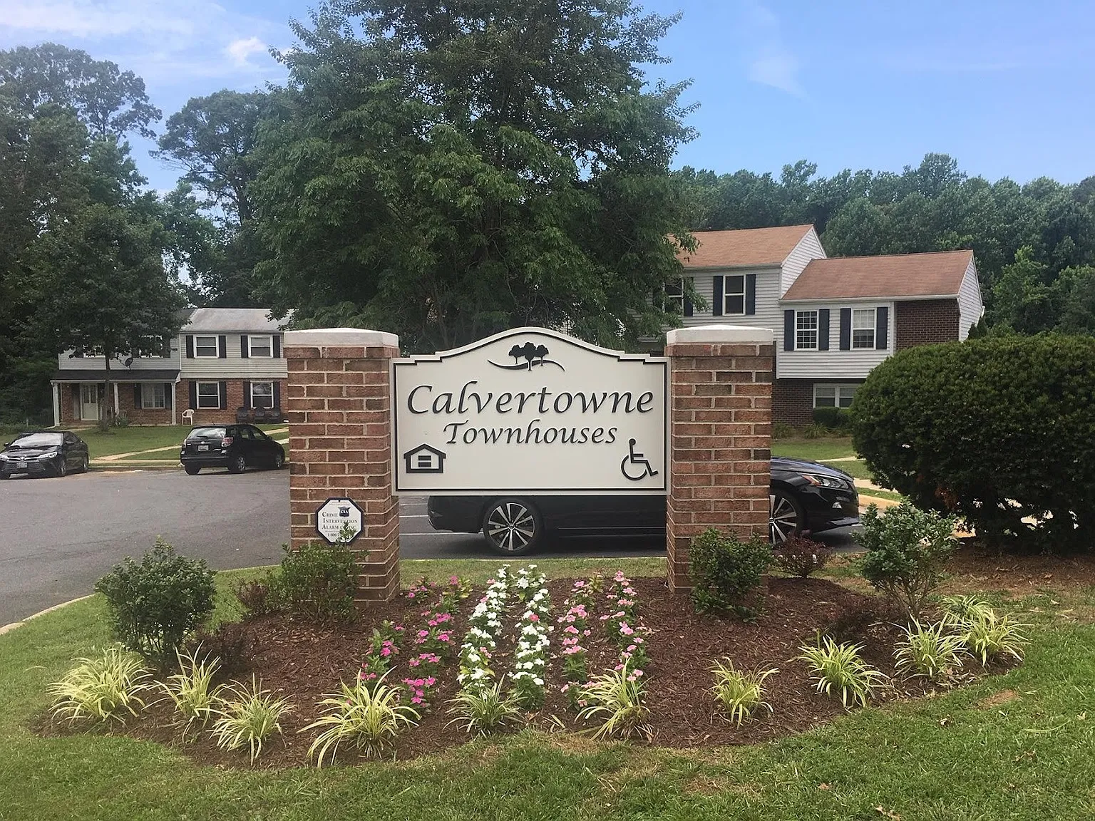 Calvertowne Townhouses — Photo 1