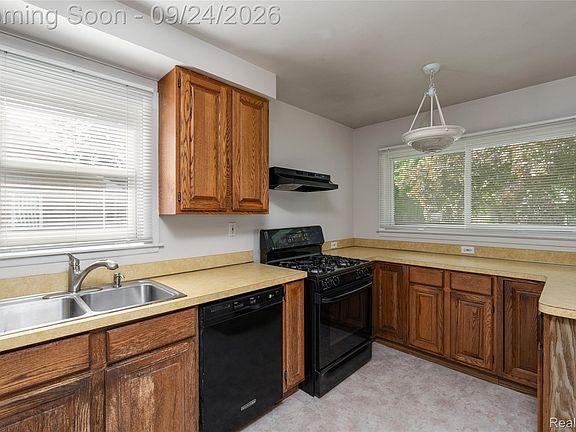 5th image of 40 Dorothea St