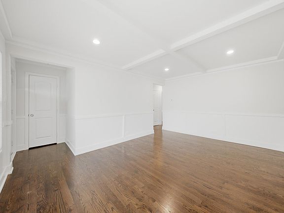 5th image of 701 W 116th St