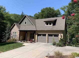 411 Chetola Trl, Townsend, TN 37882