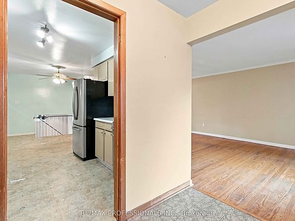 4th image of 7449 Pickfair Dr