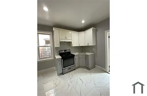 114 Maple St Photo 1