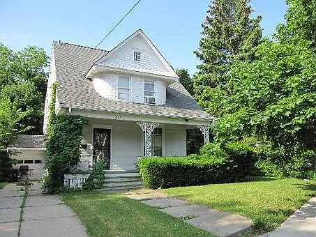 873 Larkin Ave photo 1