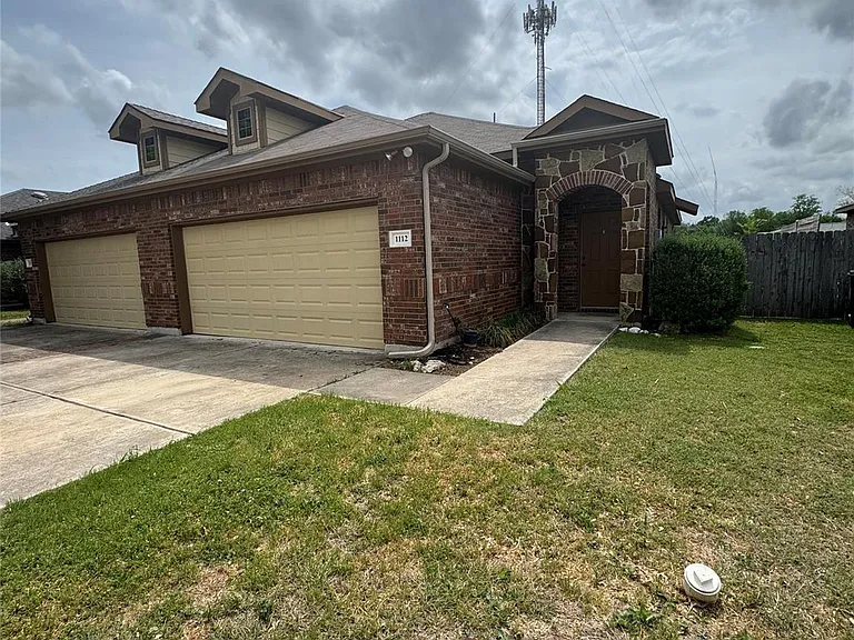 1112 Brendon Lee Ln — Photo 1
