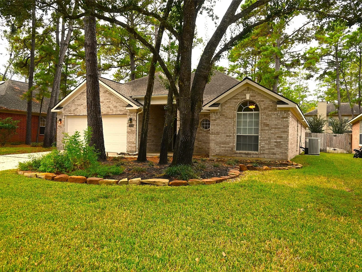 3 bed, 2.0 bath, 2041 sqft, $2,400 — Photo 1