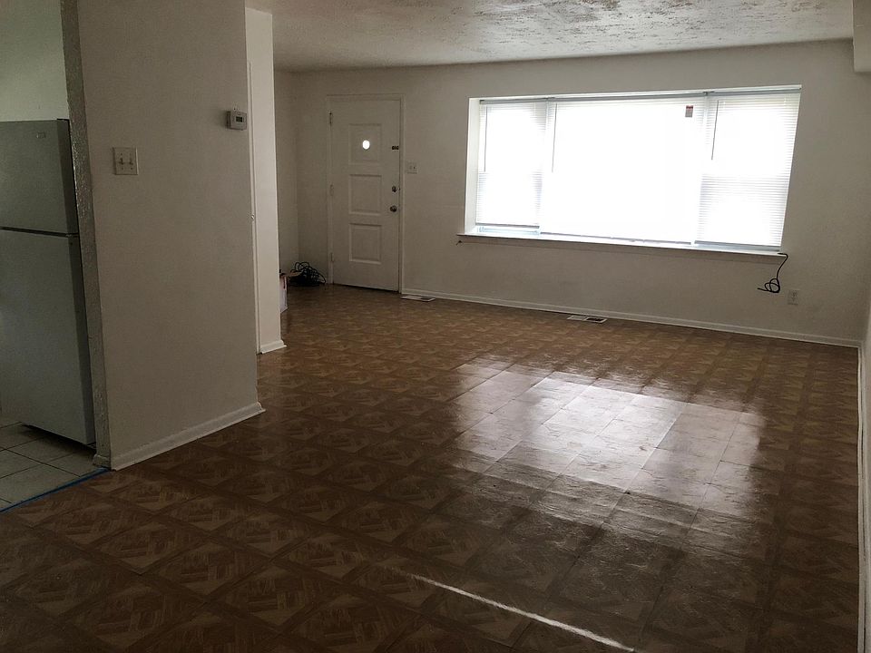 2nd image of 2675 Tremont St