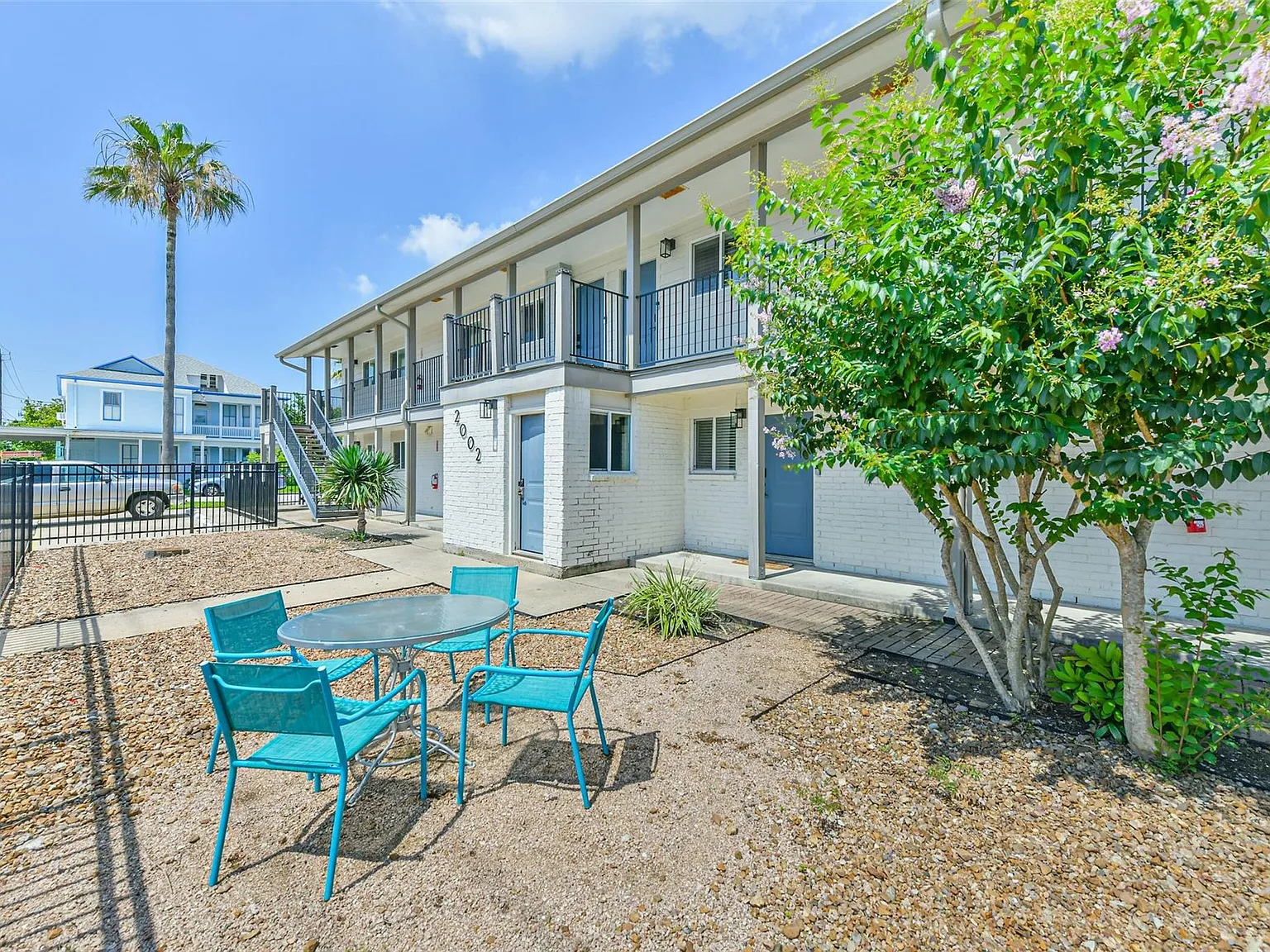 2 bed, 1.0 bath, 738 sqft, $1,550 — Photo 3
