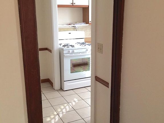 3rd image of 1044 Kenmore Ave