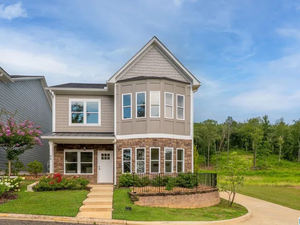 84 Harbor Pointe Dr, Talladega, AL 35160