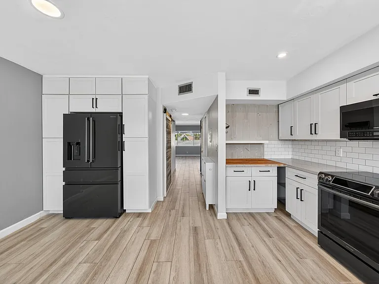 505 NE 20th Ave #209 — Photo 5
