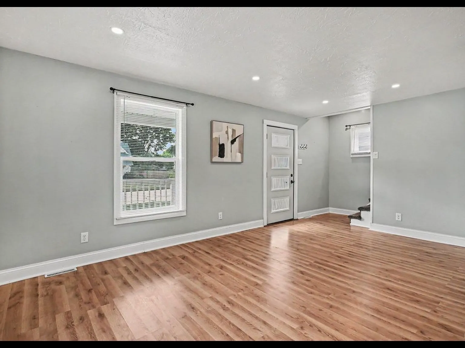 3 bed, 1232 sqft, $2,000 — Photo 2