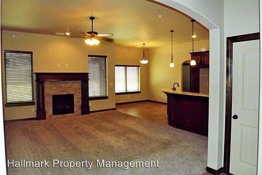 4th image of 709 N Patterson Dr