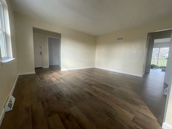4th image of 403 SE Melody Ln #B