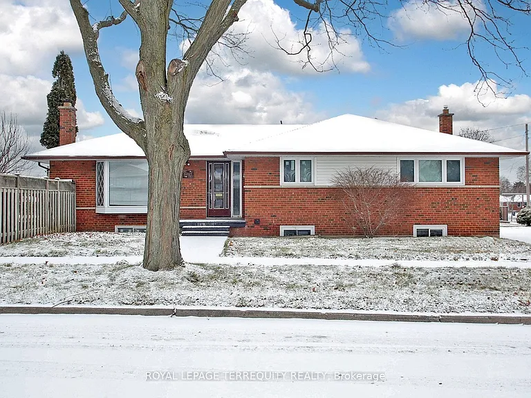1 Barnes Cres — Photo 1