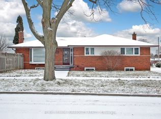 1 Barnes Cres, Toronto, ON M1G1Z8