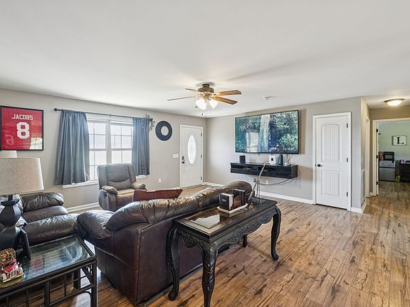 5th image of 225 Eagle Blvd