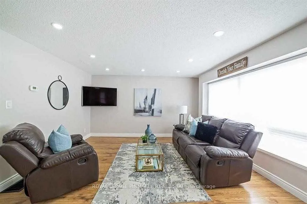 5 bed, $2,550 — Photo 4