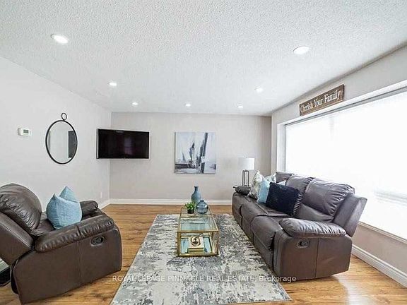 4th image of 733 Parkview Cres