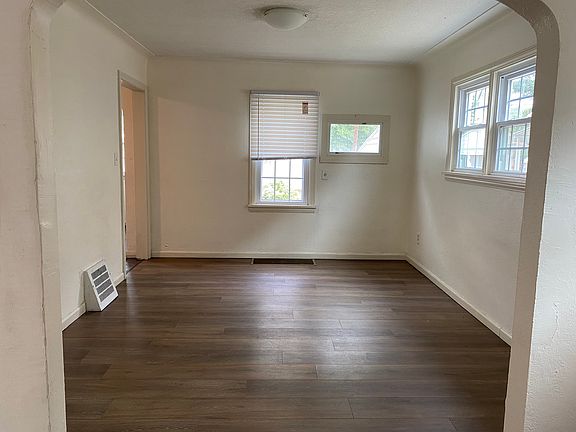 4th image of 1354 Crestwood Rd