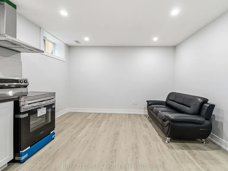 77 Thomas St #LOWER — Photo 9