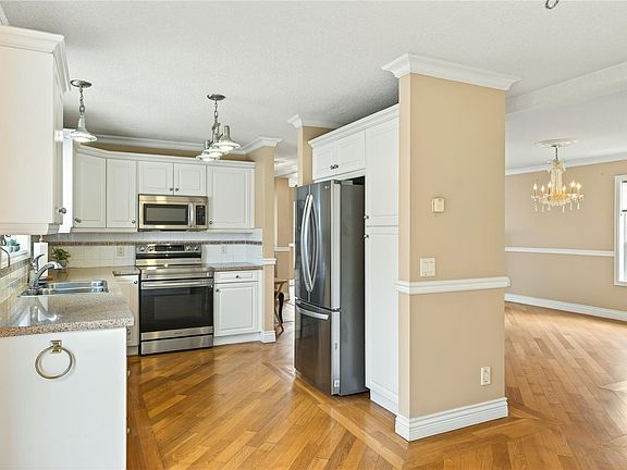 5th image of 3983 Valewood Dr