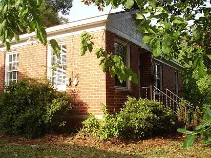 Building Photo - 416 E Magnolia Dr
