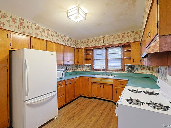 3rd image of 34 Old Bedford Road