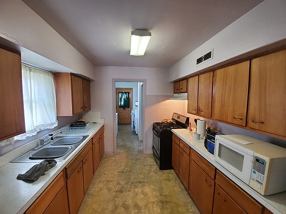 4th image of 232 E Medill Ave