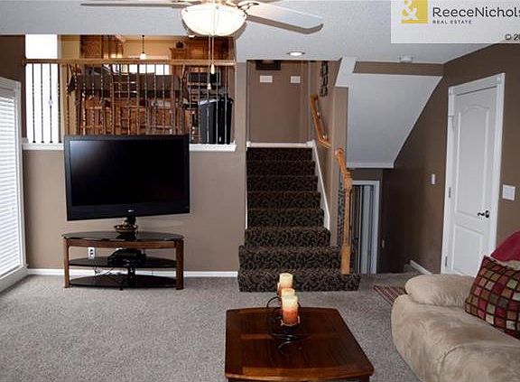 2nd image of 611 SE Williamsburg Dr