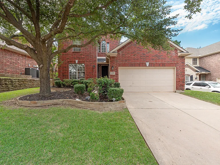 4205 Tiffany Dr — Photo 2