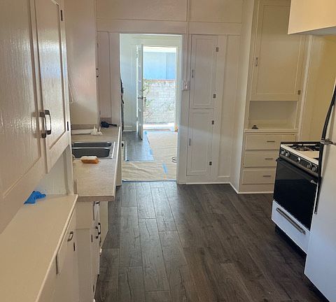 5th image of 3768 Mentone Ave