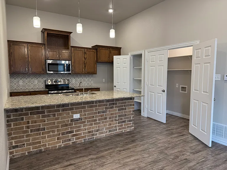 3202 Fenway Cir — Photo 3