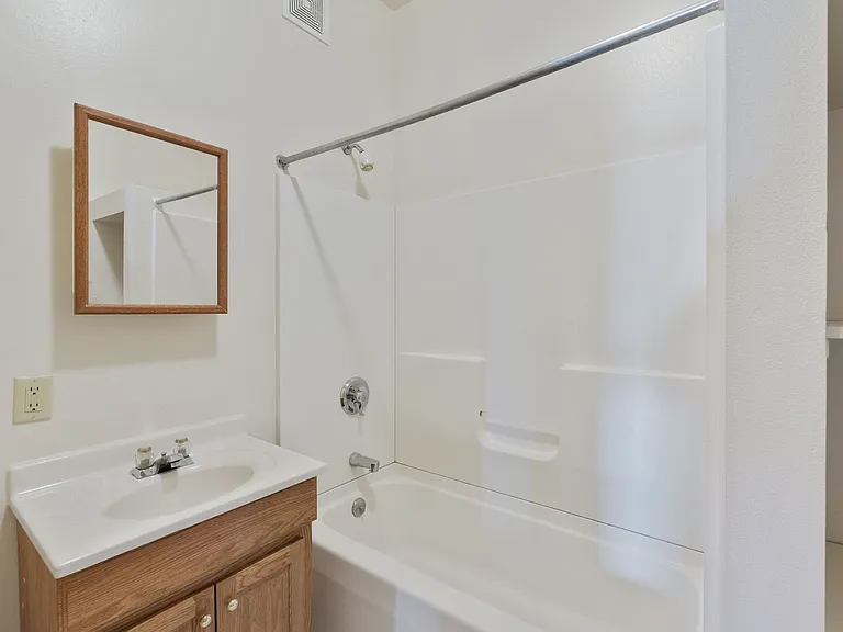 2335 W Wisconsin Ave — Photo 8