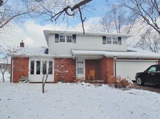 546 Maybar Dr, Rossford, OH 43460