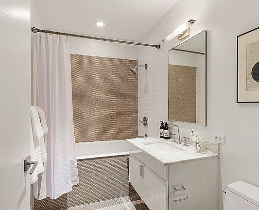 2nd image of 300 E 79th St APT 2A