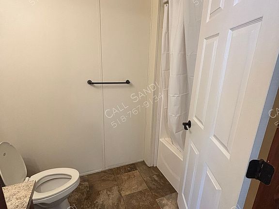 4th image of 40 Edgewood Dr