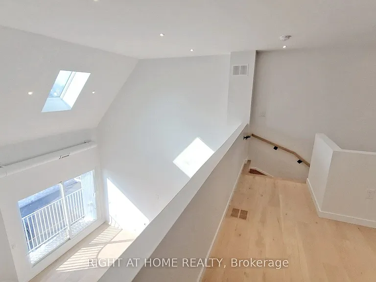 3122 Dundas St W #5 — Photo 12