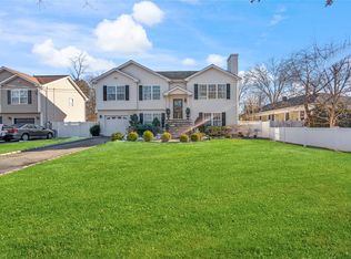 50 1st St, Kings Park, NY 11754