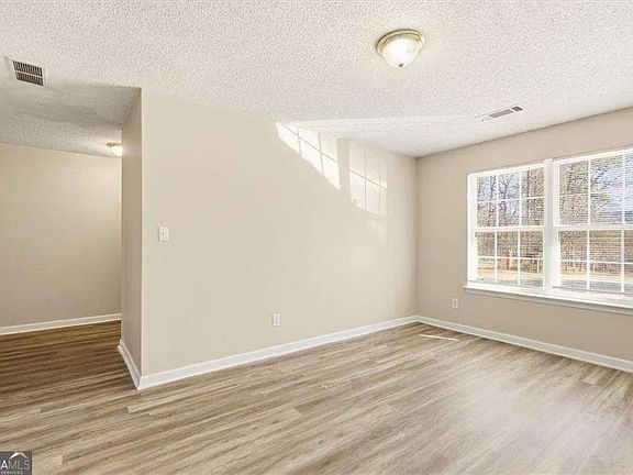 3rd image of 460 Parkway Rd