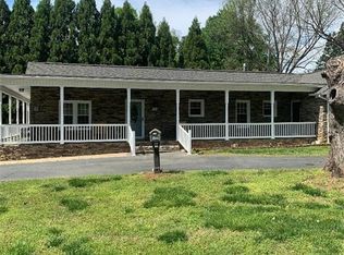 178 S Peace Haven Rd, Winston Salem, NC 27104