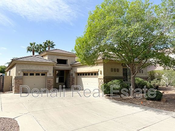 3rd image of 423 W Pelican Dr