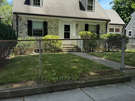2nd image of 130 Winchester St