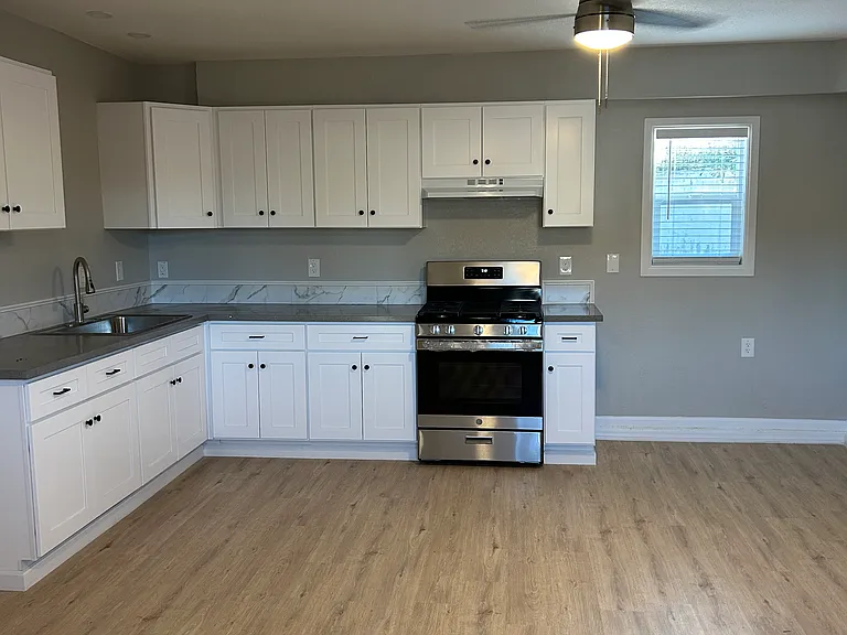 1407 Chase St — Photo 1