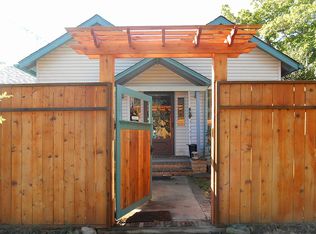 9381 Takilma Rd, Cave Junction, OR 97523