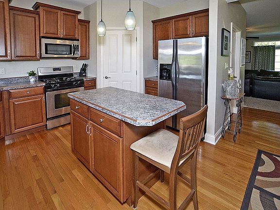 4th image of 3832 Goldie Ln