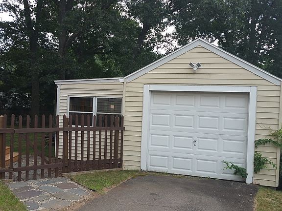 garage with side porch 