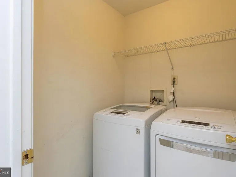 105 Farrington Ct — Photo 24