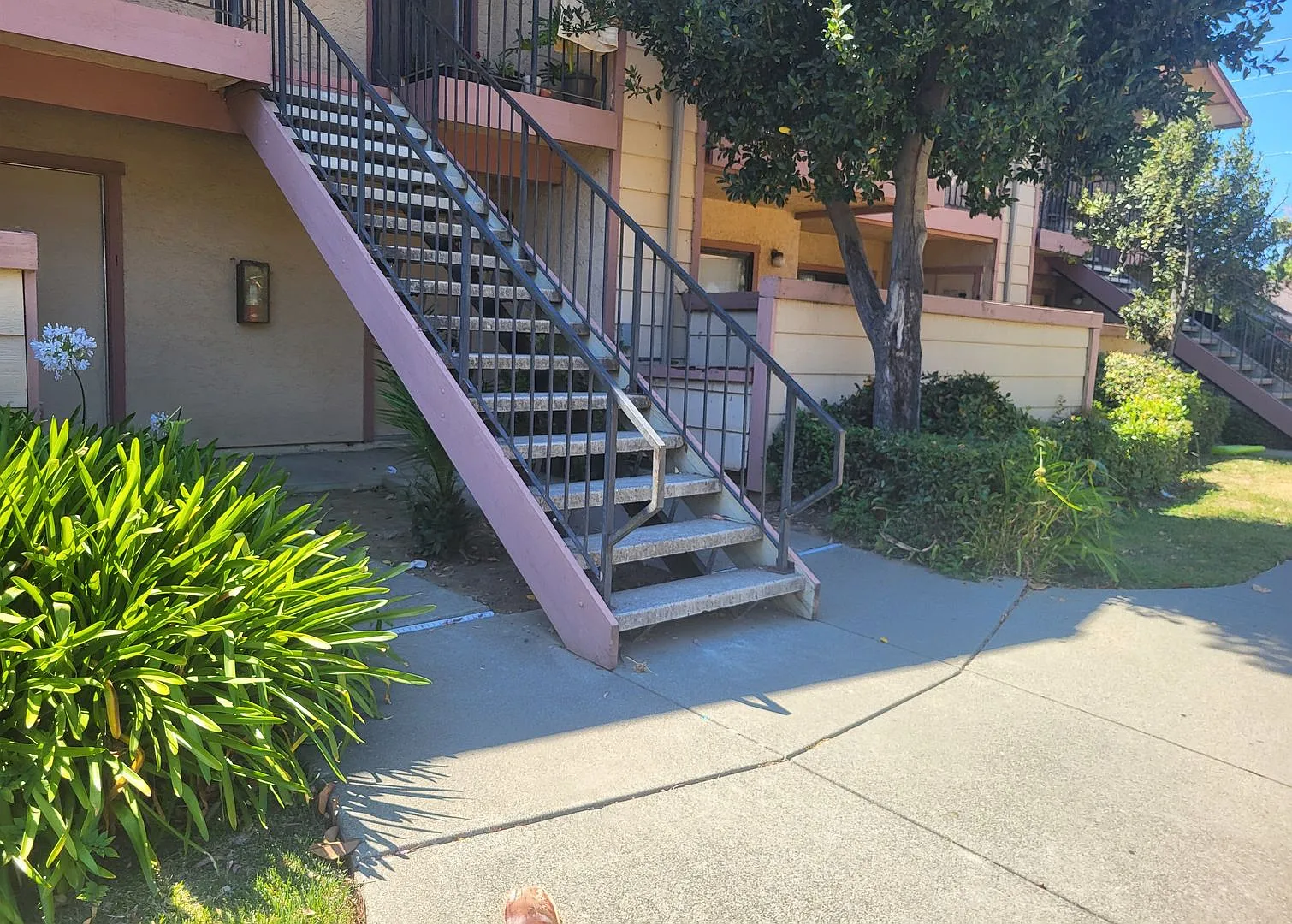 818e — Photo 1