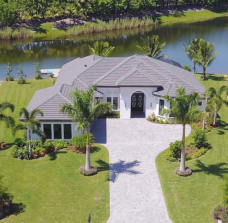 Estate home - large lot!